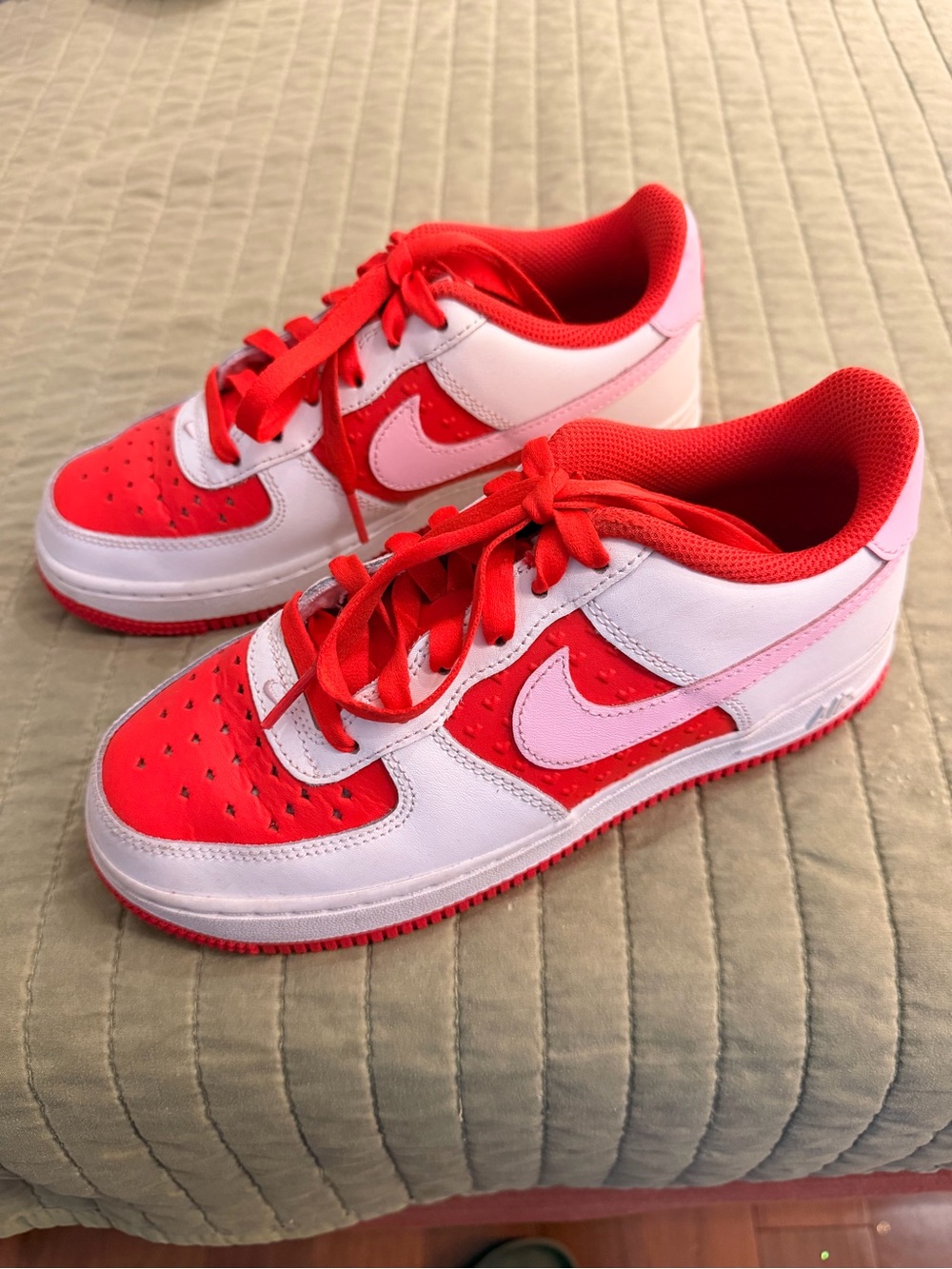 Nike Kids Air Force 1 Low-Top Sneakers in Red, Pink, White Valentines Day Hearts